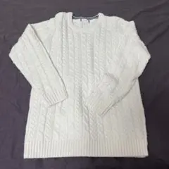 ホワイト ケーブルニット セーター