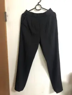 黒スリムフィットパンツ