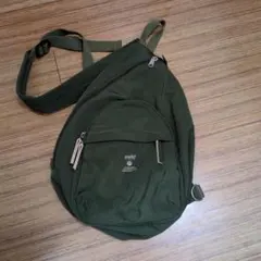 オリーブグリーン スリングバッグ