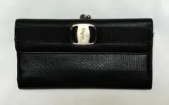 サルヴァトーレフェラガモ　ヴァラリボン がま口 長財布 リザード型押し レザー