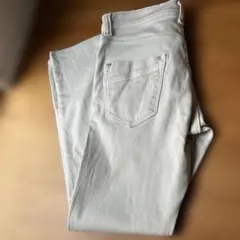 ライトグレー スリムフィット デニムパンツのサムネイル