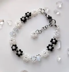 黒と白のお花のビーズブレスレット（ブラック・ホワイト）【818】