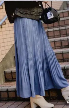 LOWRYS FARM サテンケシプリーツスカート