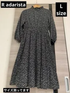 Radarista小花柄フリル襟Aラインワンピース　黒ベース　Lサイズ