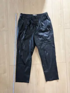 ZARA 黒 レザー調パンツ M