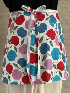 WER 900 ショートエプロン　ハンドメイド　リバーシブルりんご