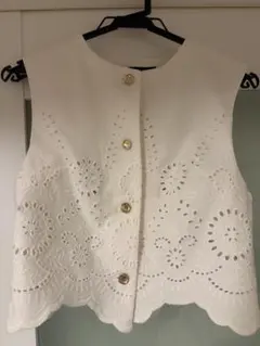 【ZARA】刺繍入りホワイトベスト