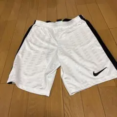 Nike ホワイト ハーフパンツ