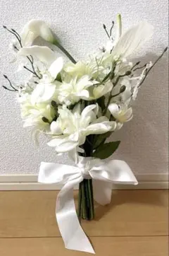 ウェディングブーケ クラッチブーケ ブートニア 造花ブーケ　胡蝶蘭　白