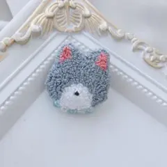 グレー猫ブローチ