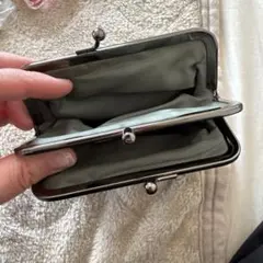 緑と黒のレザーコインケース