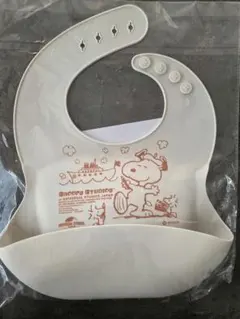 新品、未使用 スヌーピー シリコン お食事エプロン 日本生命