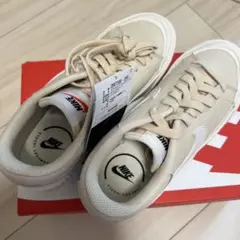 タグ付きNIKE WMNS COURT LEGACY LIFT 22.5cm