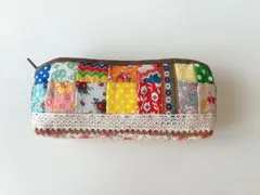 10/14まで値下げ 四角つなぎ　パッチワーク柄 ポーチ ハンドメイド