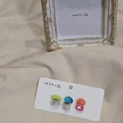 isle** レジンで作った ピアス 樹脂ピアス カラフル ころころ 個性