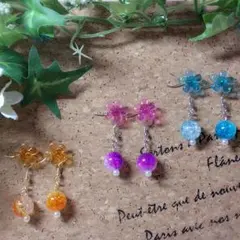 ガラスビーズピアス　1個350円