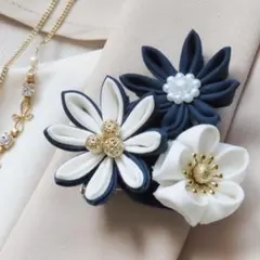 和装や入学式にも◎ネイビーつまみ細工髪飾り（ヘアクリップ）コサージュ２way