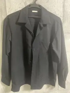 GU 黒の長袖シャツ ポケット付き