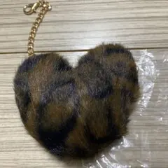 ヒョウ柄ハート型ファーチャームのサムネイル
