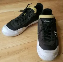 NIKE スニーカー ブラック ホワイトのサムネイル