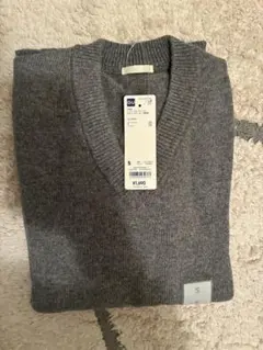 GU グレー Vネックセーター S