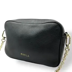美品 1608 FURLA カメラバッグ チェーンショルダー シボ革 黒