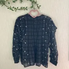 スナイデル　snidel ノーカラーブラウス　ブラック　刺繍花柄