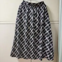 Untitled　アンタイトル　黒白赤のチェック柄スカート