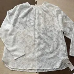 新品未使用　a.v.v デザインブラウス　サイズS