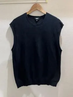 週末限定値引き中！！ UNIQLO クルーネック ニットベスト ブラックのサムネイル