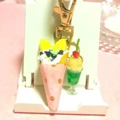 クレープとクリームソーダキーホルダー