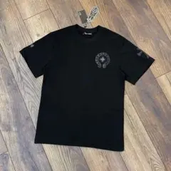 黒の刺繍デザインTシャツ