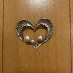 シルバーパールハートブローチ