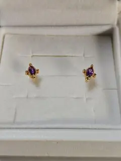 K18紫色のスタッドピアス約0.64ｇ
