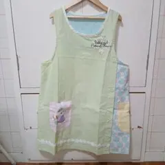 ウサギ刺繍付き薄緑ノースリーブエプロン