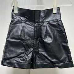① GRL フェイクレザー ショートパンツ