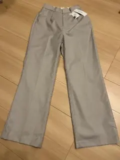 グレー ストレートパンツ タグ付き