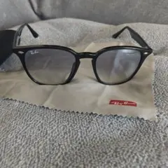 RayBanレイバン RB4258F サングラスのサムネイル
