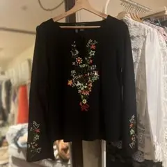 刺繍トップス