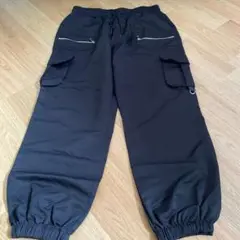 黒いカーゴパンツ 4ポケット