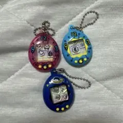 たまごっち　シャカシャカチャームコレクション クリアピンク 紺　青