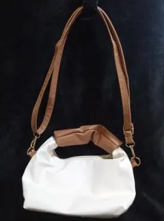 ショルダーバッグ　ファッションバック　ホワイト