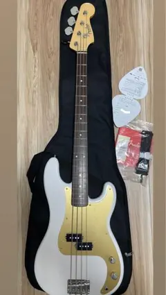 新品　Fender MIJ Traditional 50s Precisionのサムネイル