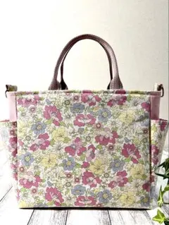 ハンドメイド トートバッグ ファスナーふた ＆サイドポケット 底板付き花柄