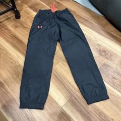 UNDER ARMOUR 黒 長ズボン YLG