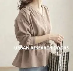 URBAN RESEARCH DOORS Vネックフレアブラウス　リネン100%のサムネイル