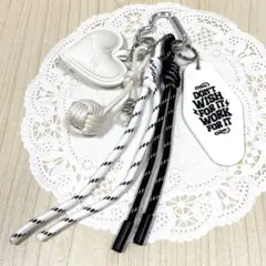 ジャラジャラキーホルダー　パラコード　バックチャーム　キーチャーム　ハンドメイド