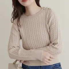 natural couture 細ケーブル肩釦デザインニットのサムネイル