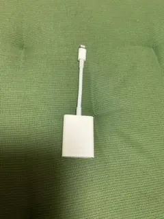 Apple純正のSDカードリーダー Lightningタイプ