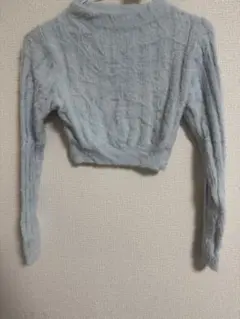 ライトブルー ケーブル編み クロップドセーター